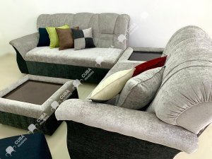 Brasileño Moderno con mesita esquinera.