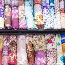 TEJIDO DE SÁBANA, 2.40M (94") DE ANCHO, 100% POLIÉSTER,72GR/M2, ESTAMPADO COLORES VARIOS.