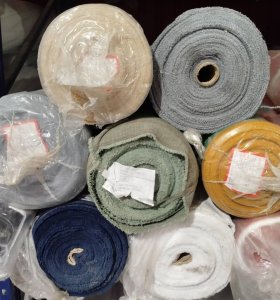 TEJIDO CAPRICE, 1.50M (60") DE ANCHO, 100% POLIESTER, LISO COLORES SURTIDOS. (E-16/22)