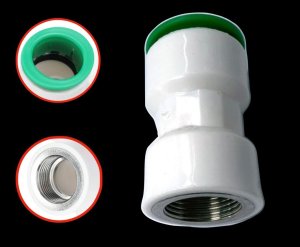 NUDO PLÁSTICO DE 3/4" X 3/4" DE DIÁMETROS CON CONECTOR RÁPIDO EN UN EXTREMO Y ROSCA HEMBRA EN EL OTRO