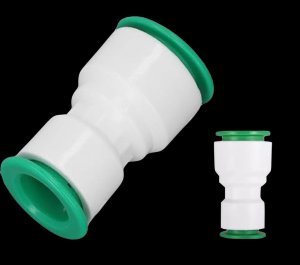 REDUCIDO PLÁSTICO DE 1" X 1/2" DE DIÁMETROS CON CONECTOR RÁPIDO EN AMBOS EXTREMOS