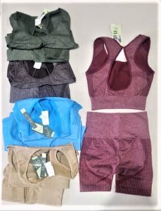 CONJUNTO P/DAMA, COMPOSICIÓN 90%
POLYESTER 10% SPANDEX, MARCA MARCELLA. HM-1023